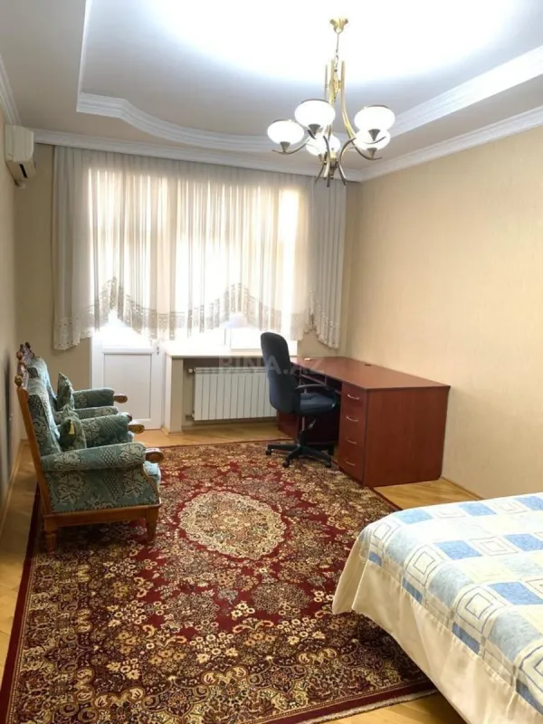Kirayə verilir 4 otaqlı mənzil 200 m²