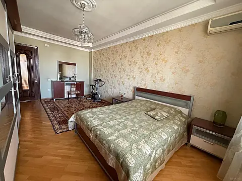 Kirayə verilir 4 otaqlı mənzil 200 m²