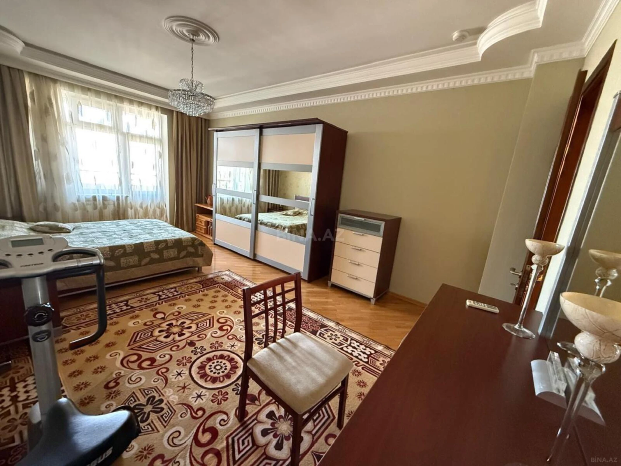 Kirayə verilir 4 otaqlı mənzil 200 m²