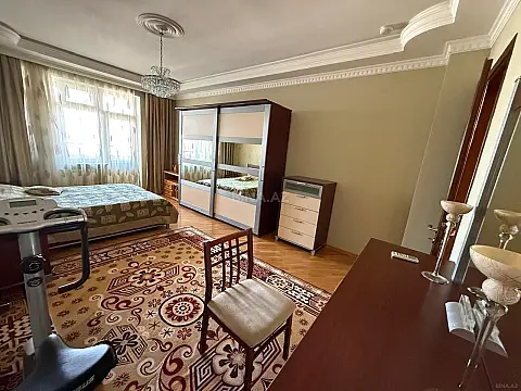 Kirayə verilir 4 otaqlı mənzil 200 m²