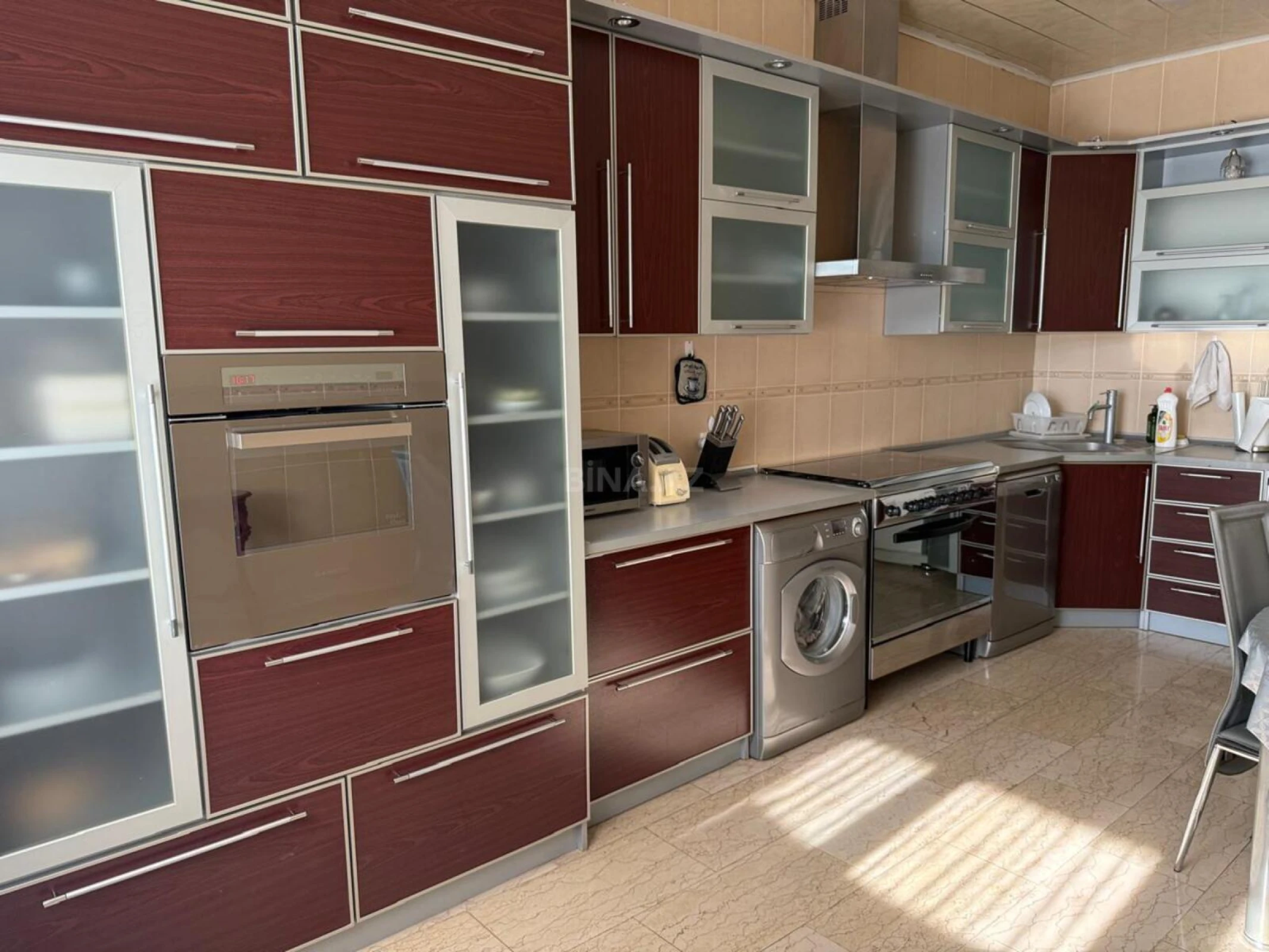 Kirayə verilir 4 otaqlı mənzil 200 m²