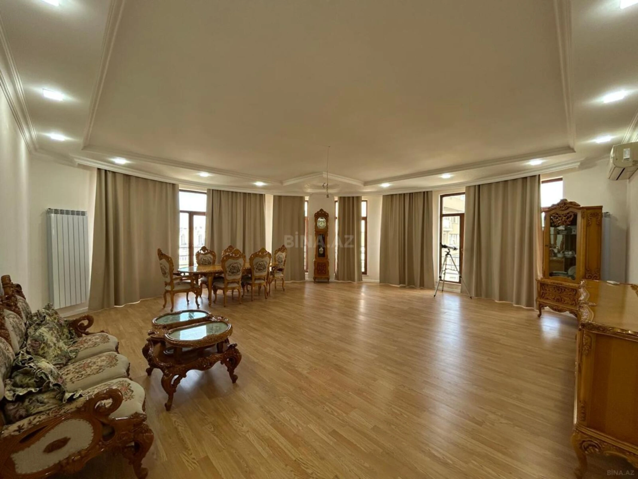 Satılır 5 otaqlı mənzil 226 m²