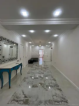 Satılır 5 otaqlı mənzil 226 m²