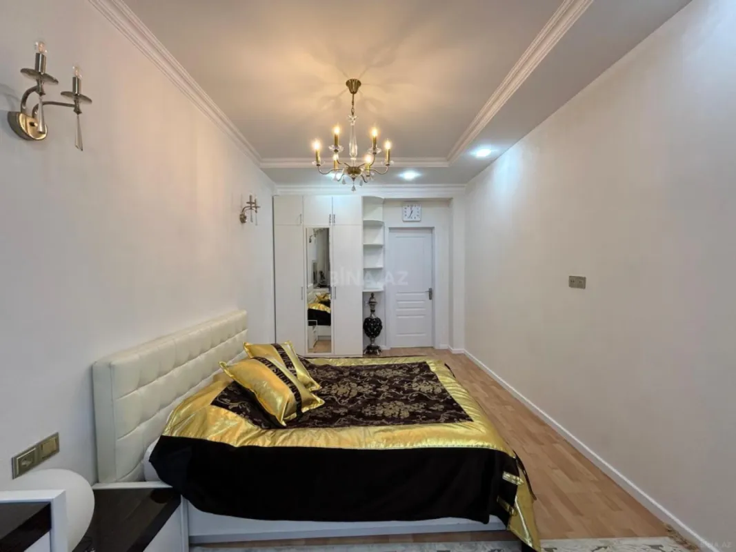Satılır 5 otaqlı mənzil 226 m²