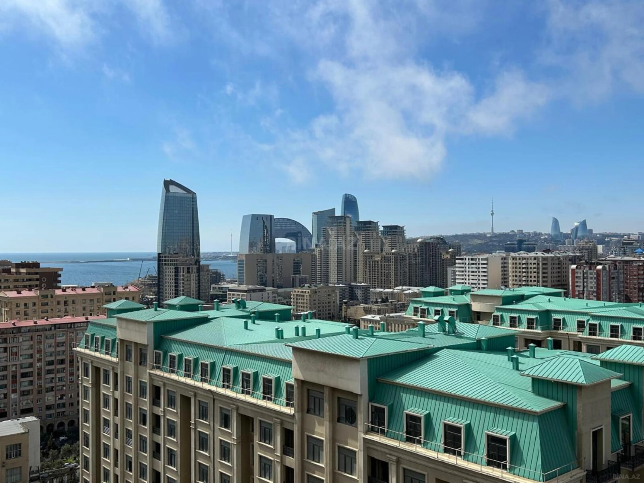 Satılır 5 otaqlı mənzil 226 m²