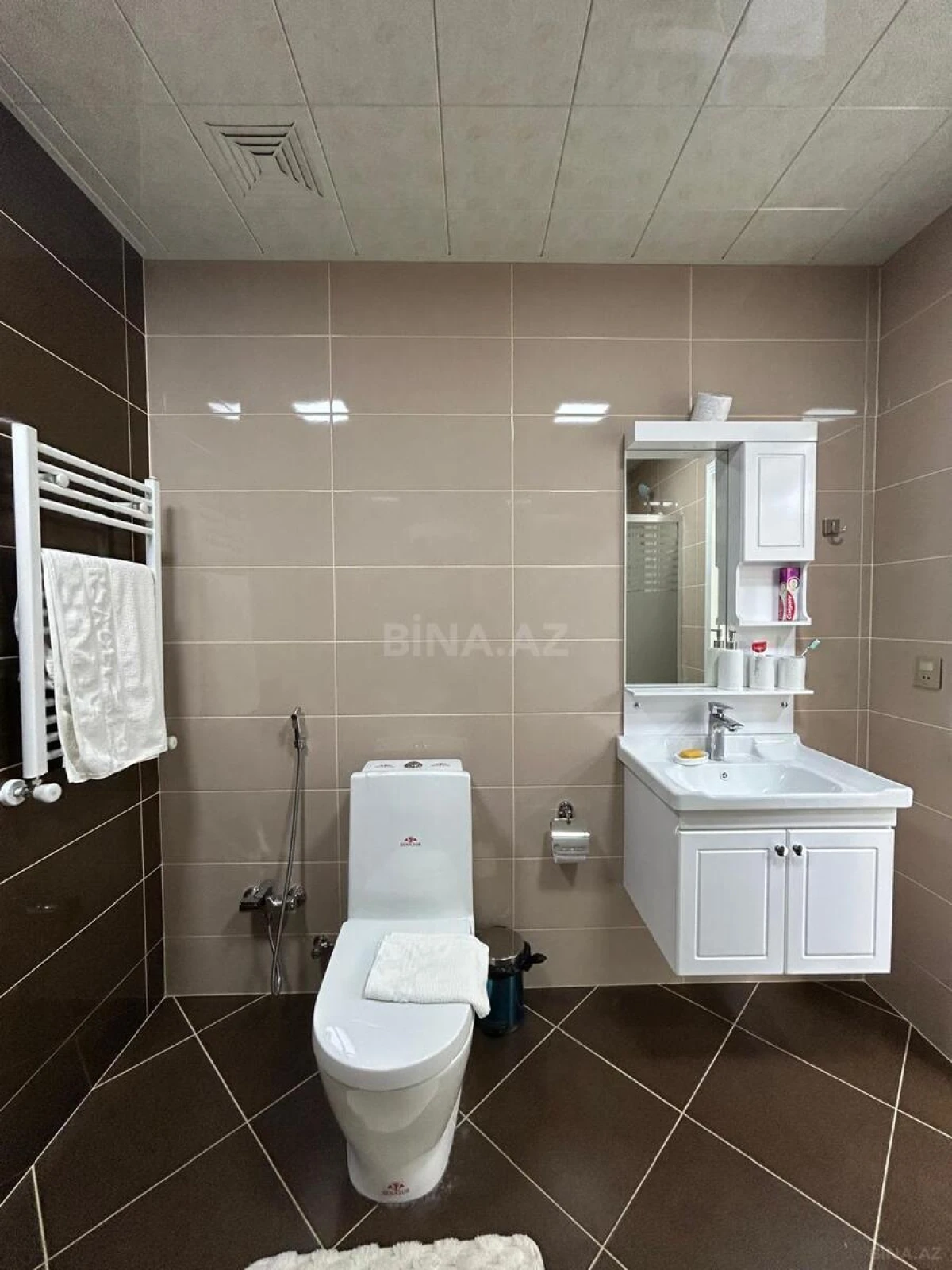 Satılır 5 otaqlı mənzil 226 m²