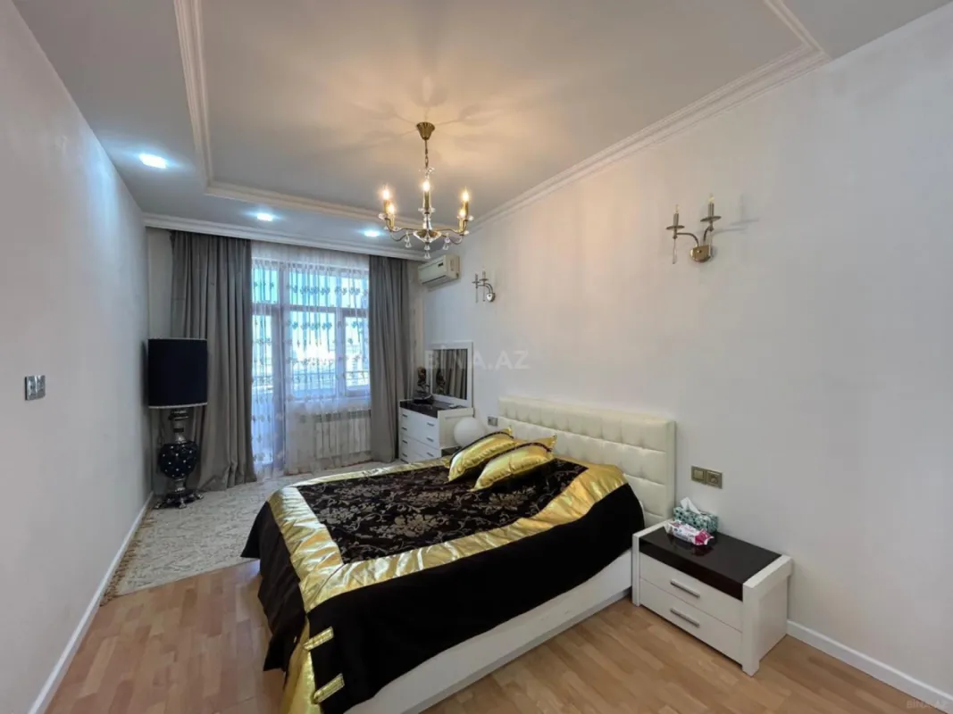 Satılır 5 otaqlı mənzil 226 m²