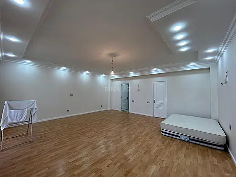 Satılır 5 otaqlı mənzil 226 m²