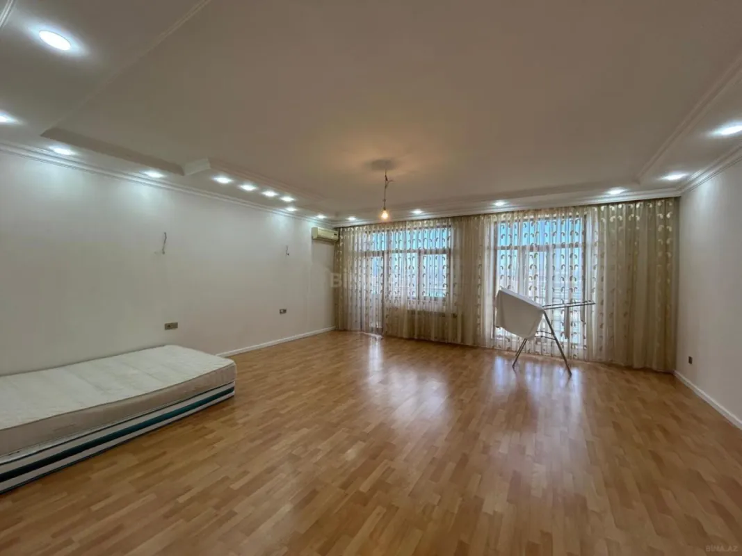 Satılır 5 otaqlı mənzil 226 m²
