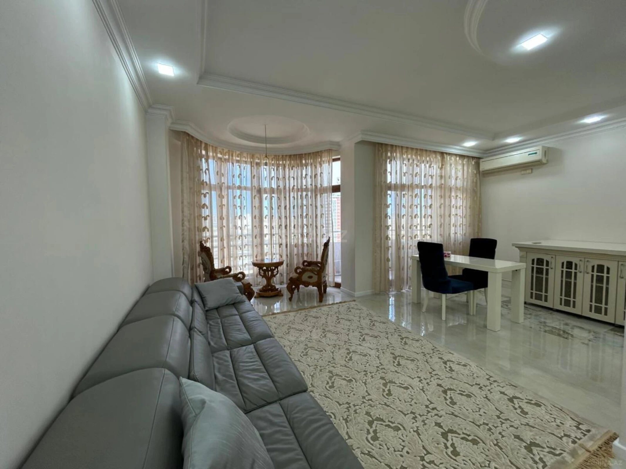 Satılır 5 otaqlı mənzil 226 m²