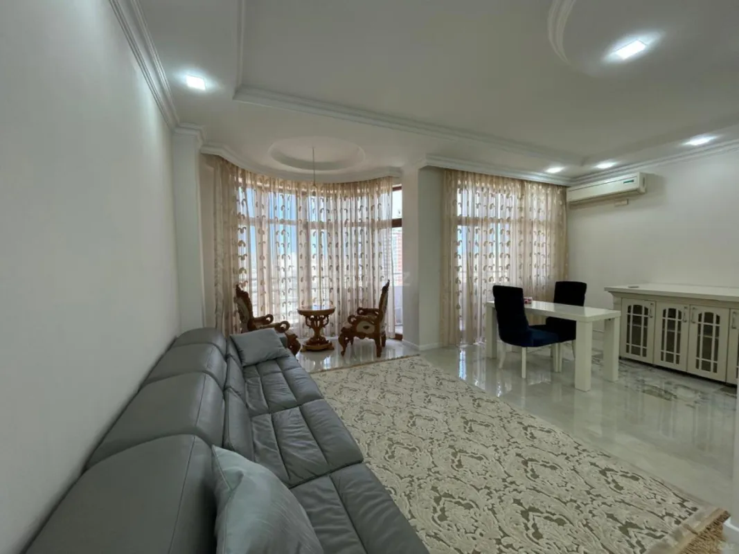 Satılır 5 otaqlı mənzil 226 m²