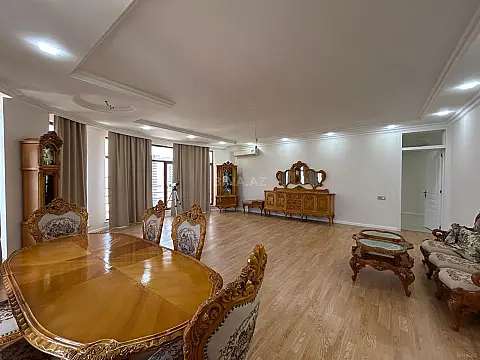 Satılır 5 otaqlı mənzil 226 m²