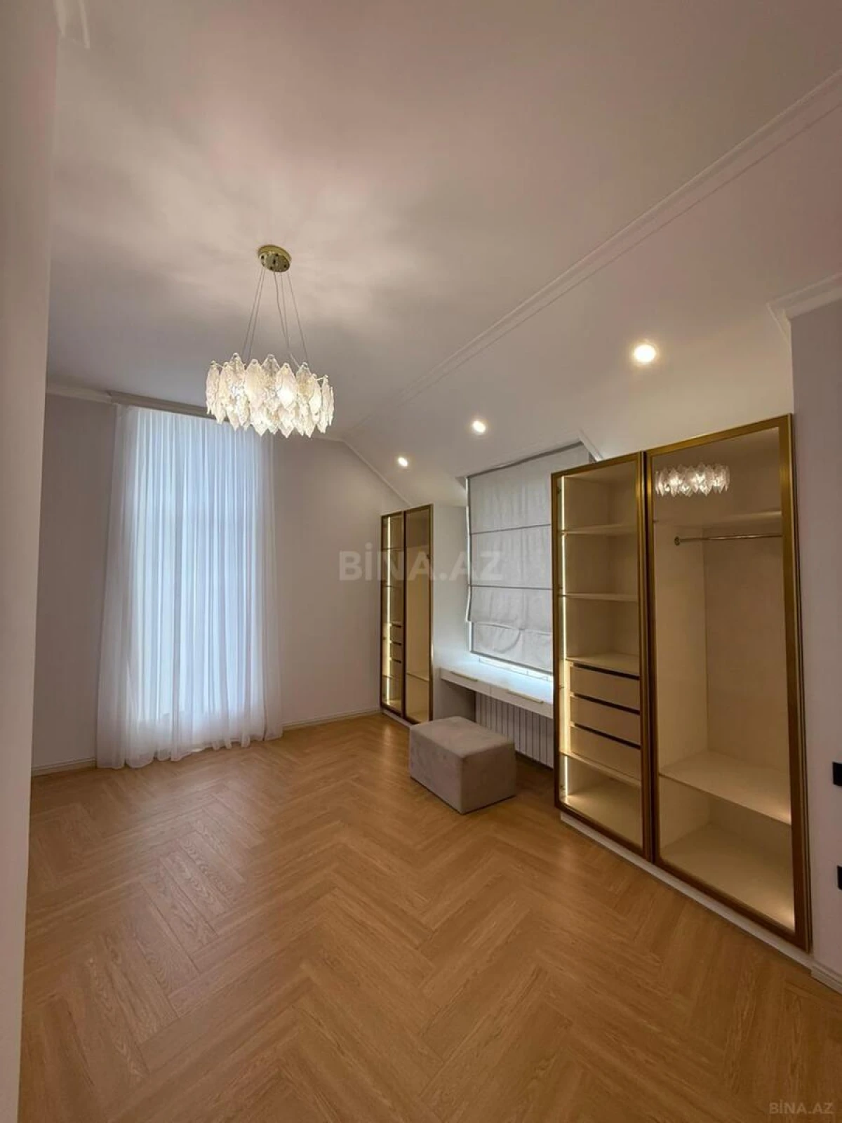 Satılır 5 otaqlı həyət evi 220 m²