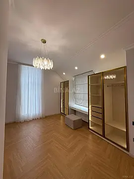 Satılır 5 otaqlı həyət evi 220 m²