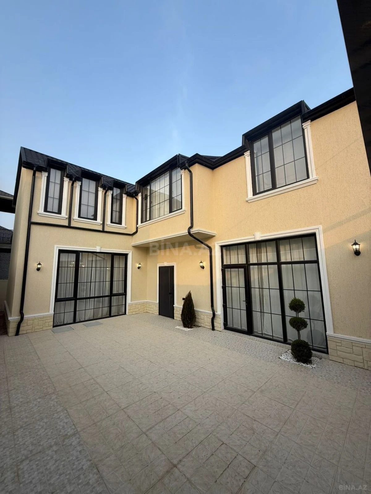 Satılır 5 otaqlı həyət evi 220 m²