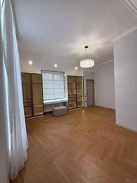 Satılır 5 otaqlı həyət evi 220 m²