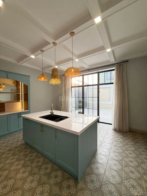 Satılır 5 otaqlı həyət evi 220 m²