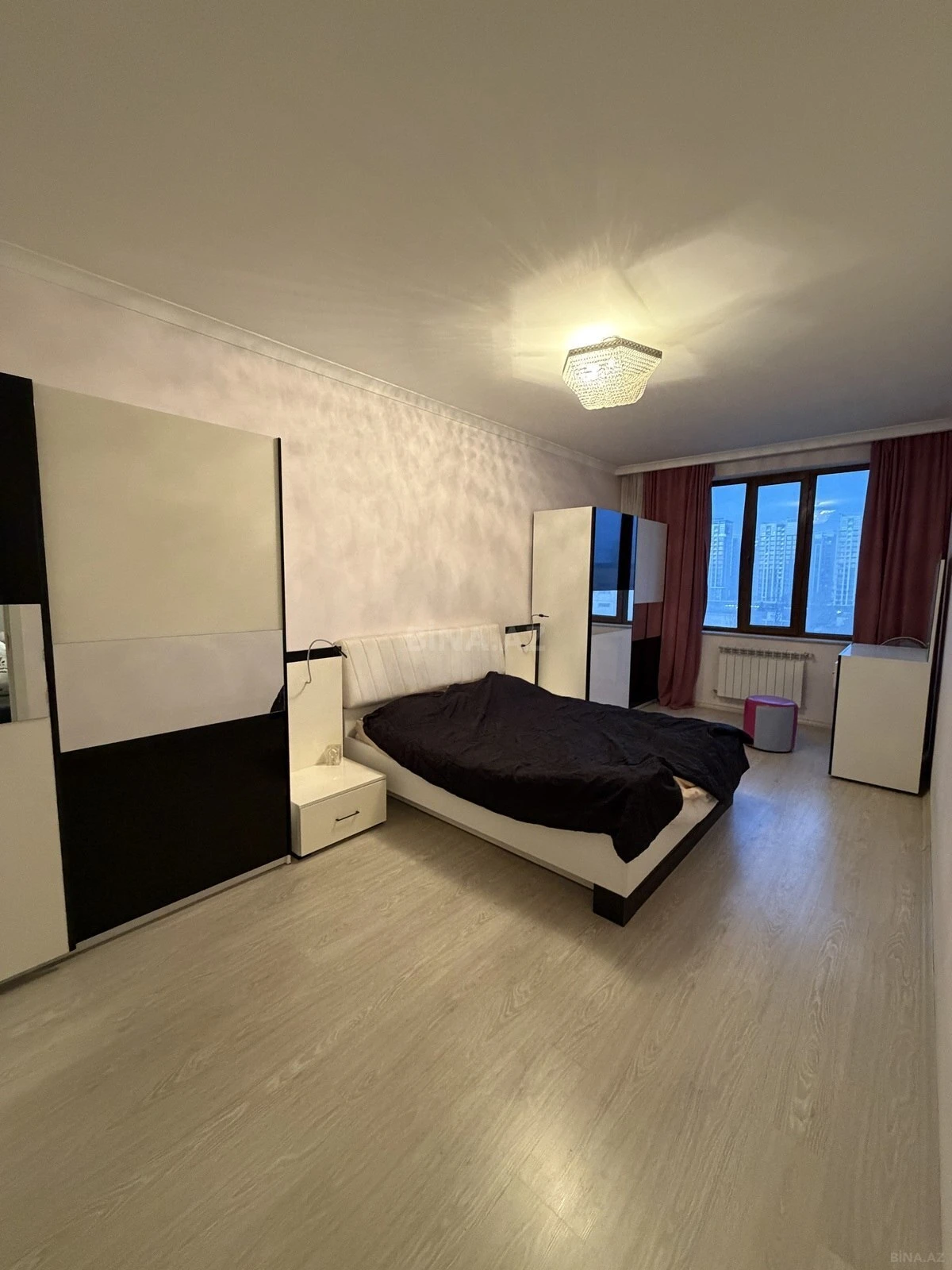 Satılır 2 otaqlı mənzil 88 m²