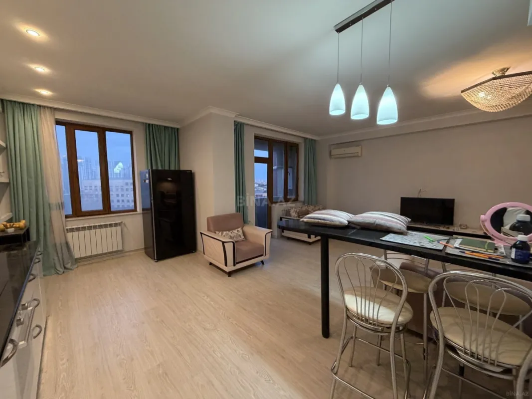 Satılır 2 otaqlı mənzil 88 m²
