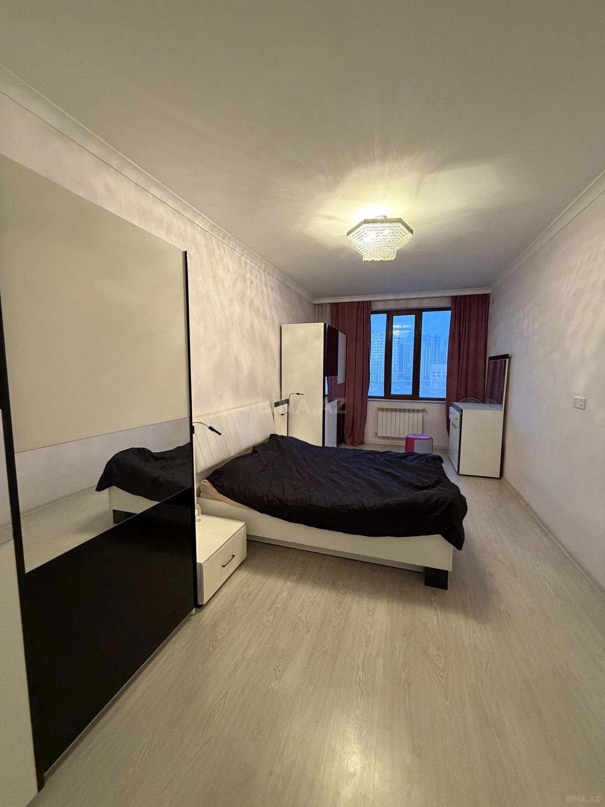 Satılır 2 otaqlı mənzil 88 m²
