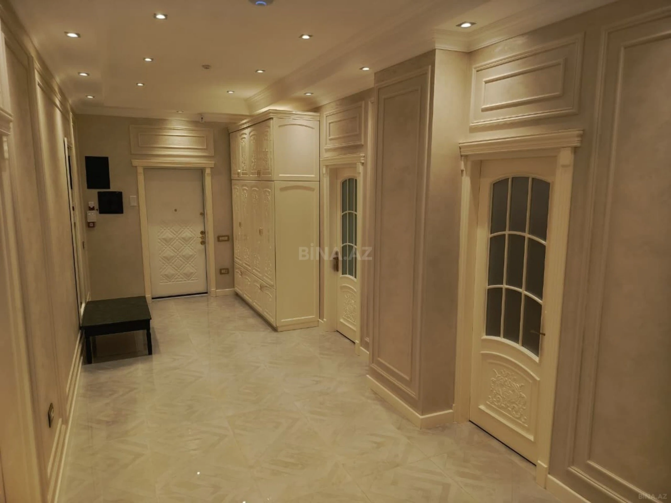 Kirayə verilir 3 otaqlı mənzil 170 m²