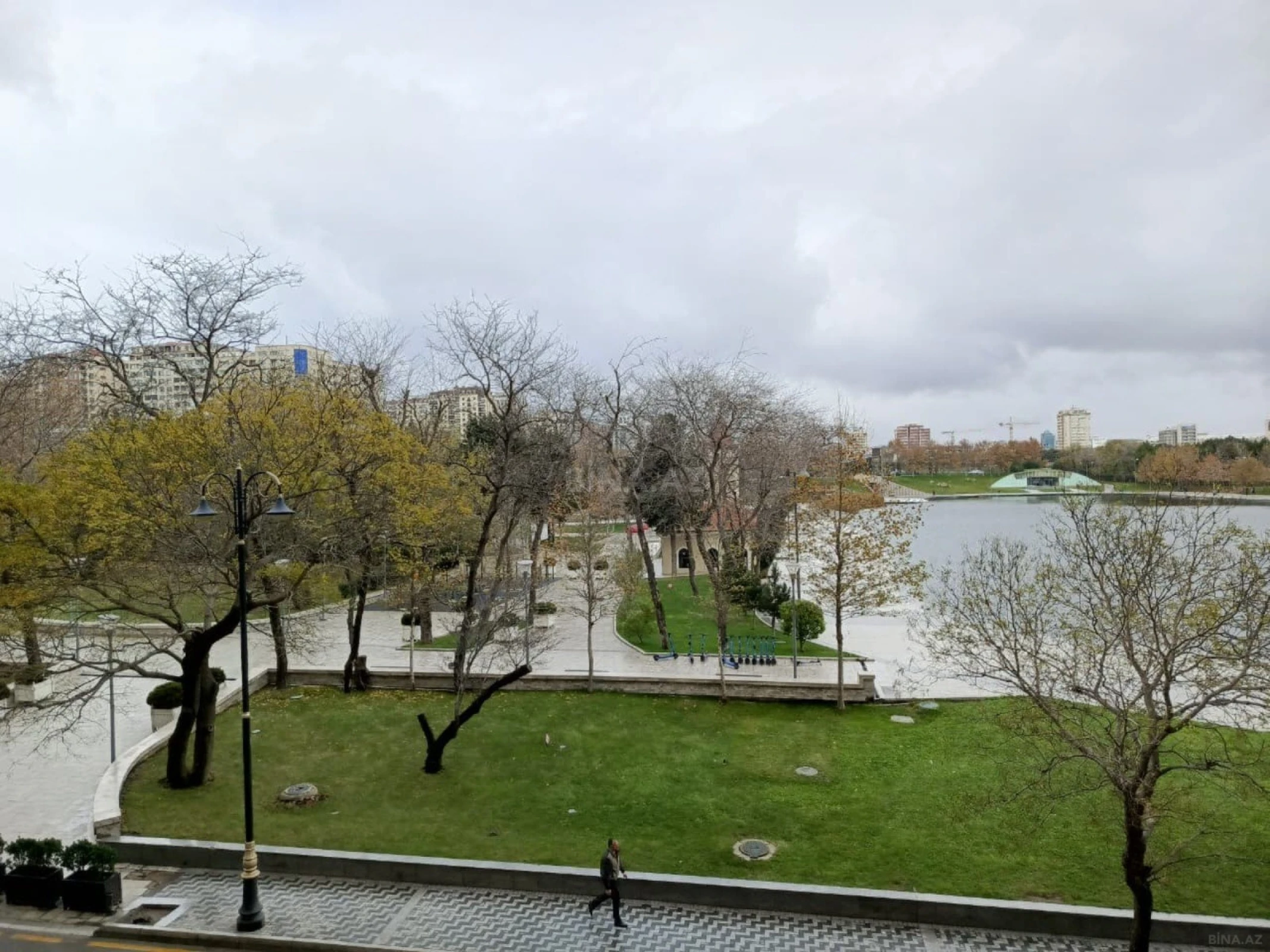 Kirayə verilir 3 otaqlı mənzil 170 m²