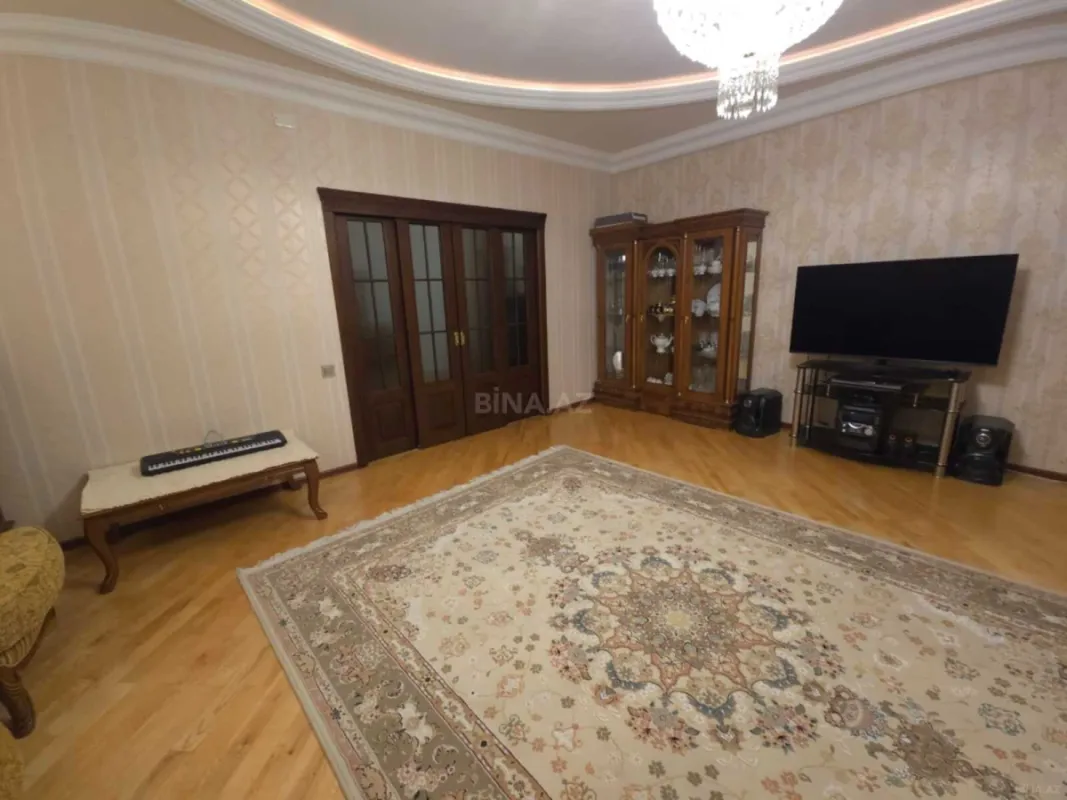 Satılır 4 otaqlı mənzil 152 m²