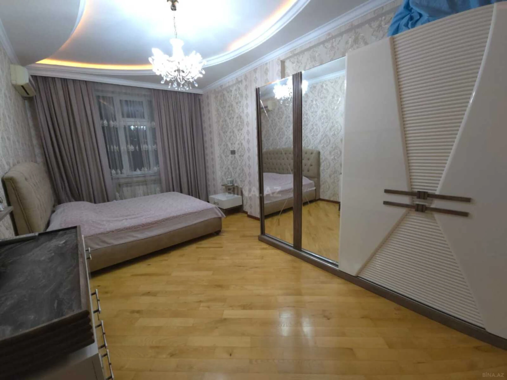 Satılır 4 otaqlı mənzil 152 m²