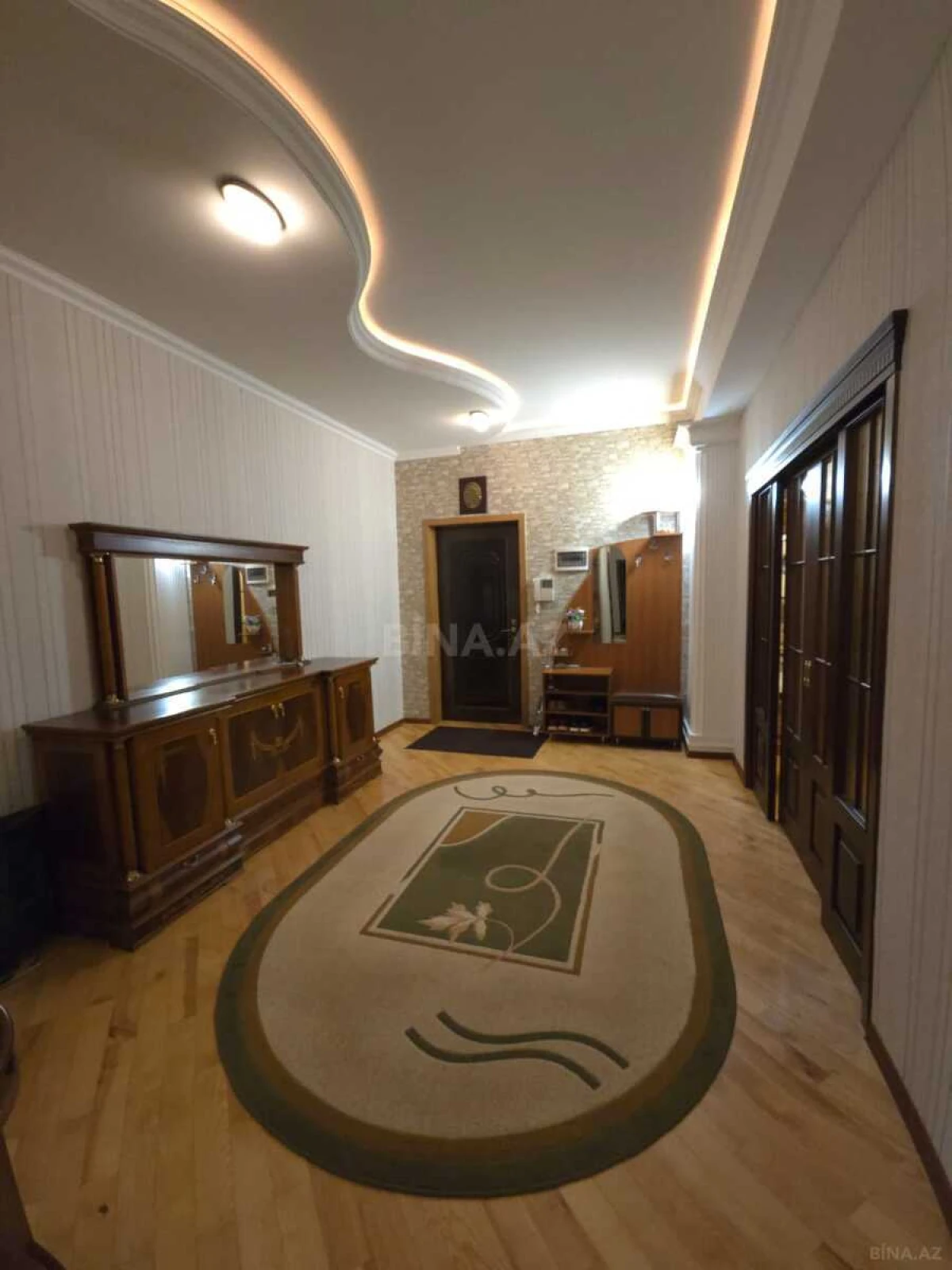 Satılır 4 otaqlı mənzil 152 m²