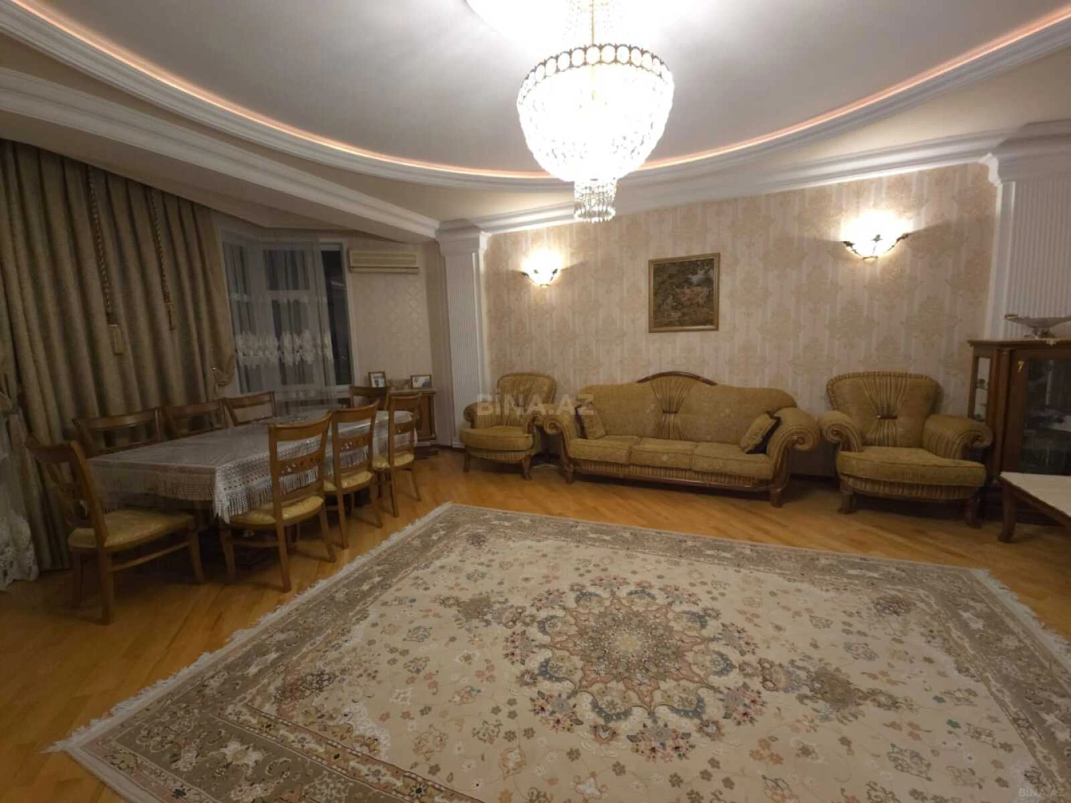 Satılır 4 otaqlı mənzil 152 m²