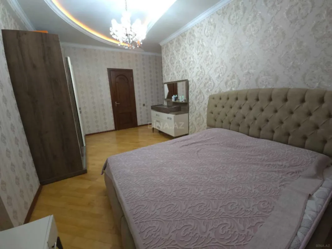 Satılır 4 otaqlı mənzil 152 m²
