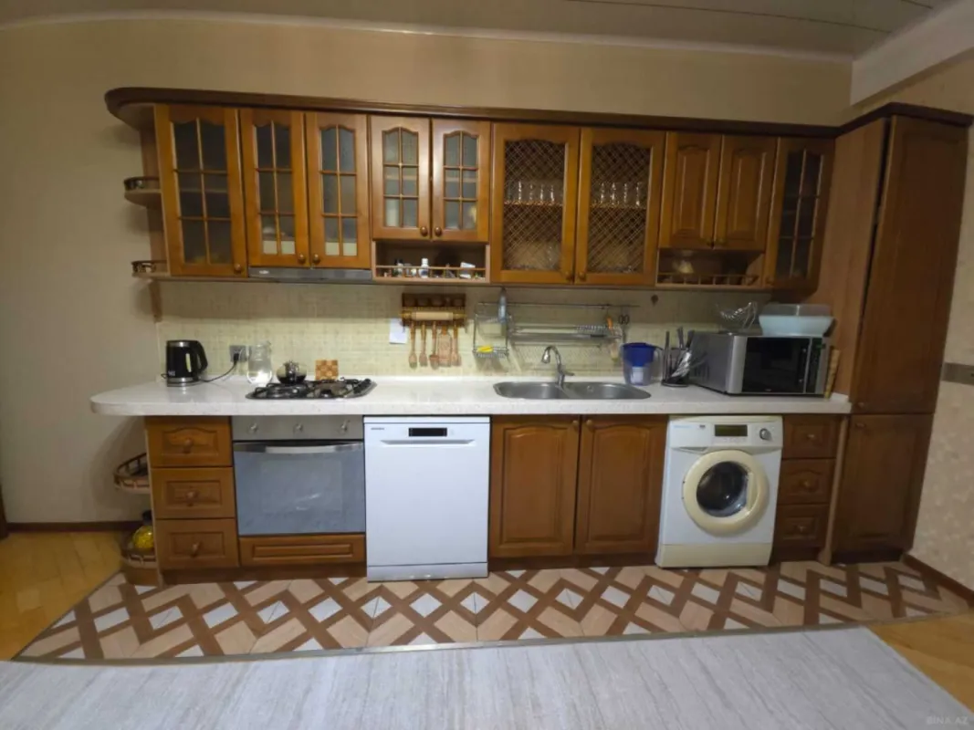 Satılır 4 otaqlı mənzil 152 m²