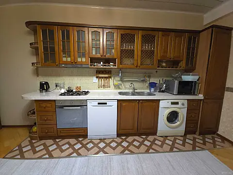 Satılır 4 otaqlı mənzil 152 m²