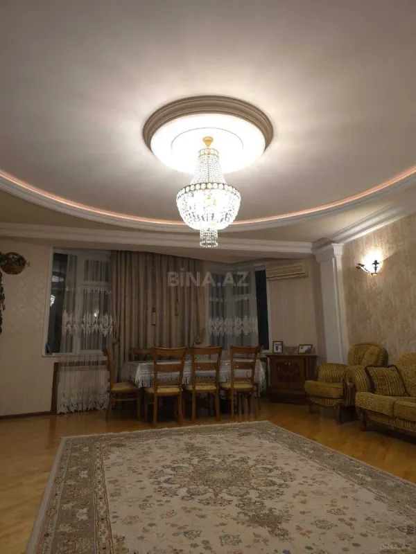 Satılır 4 otaqlı mənzil 152 m²