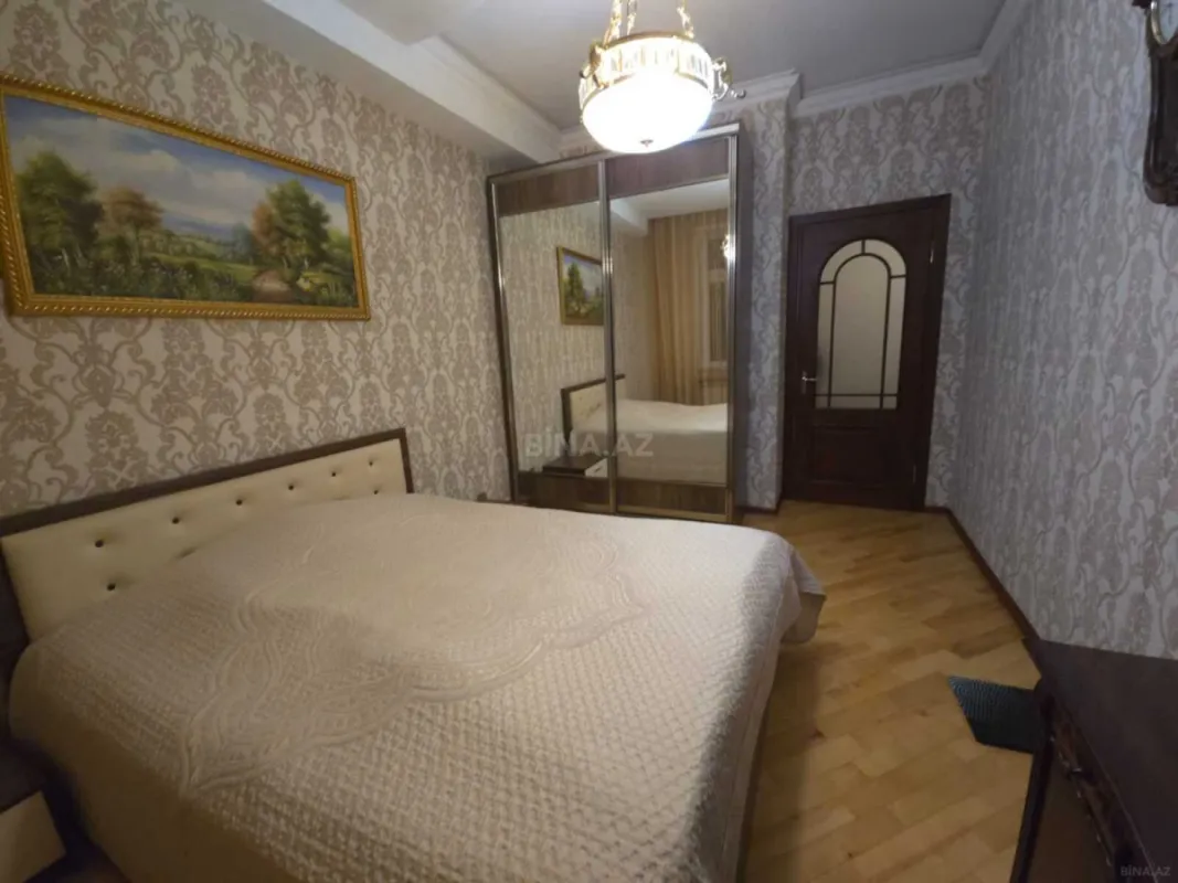 Satılır 4 otaqlı mənzil 152 m²