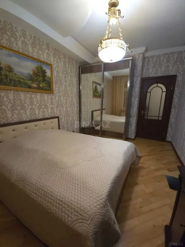 Satılır 4 otaqlı mənzil 152 m²