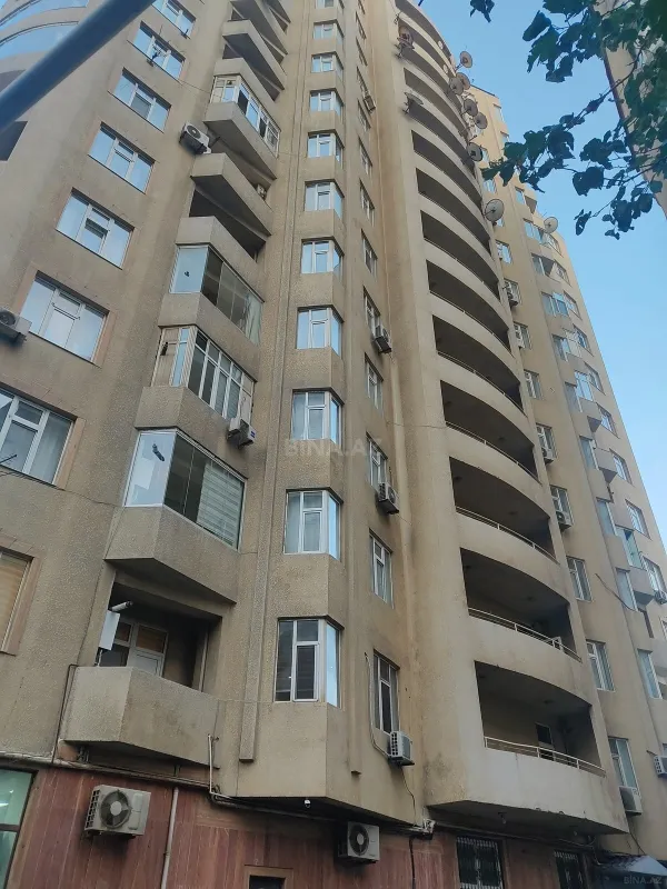 Satılır 4 otaqlı mənzil 152 m²