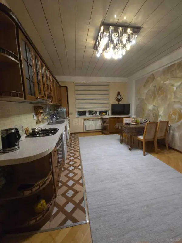Satılır 4 otaqlı mənzil 152 m²