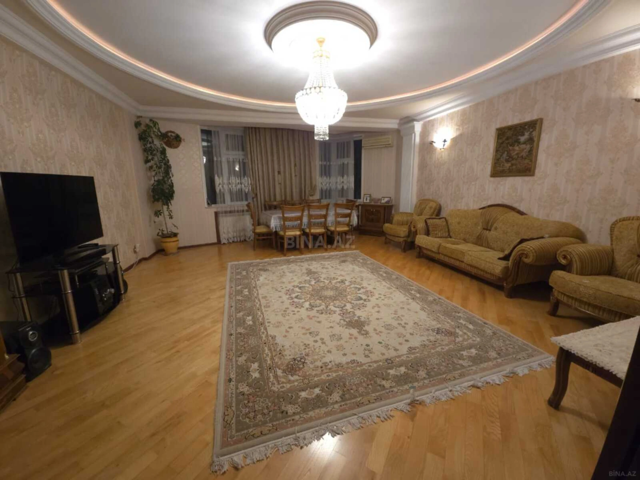 Satılır 4 otaqlı mənzil 152 m²