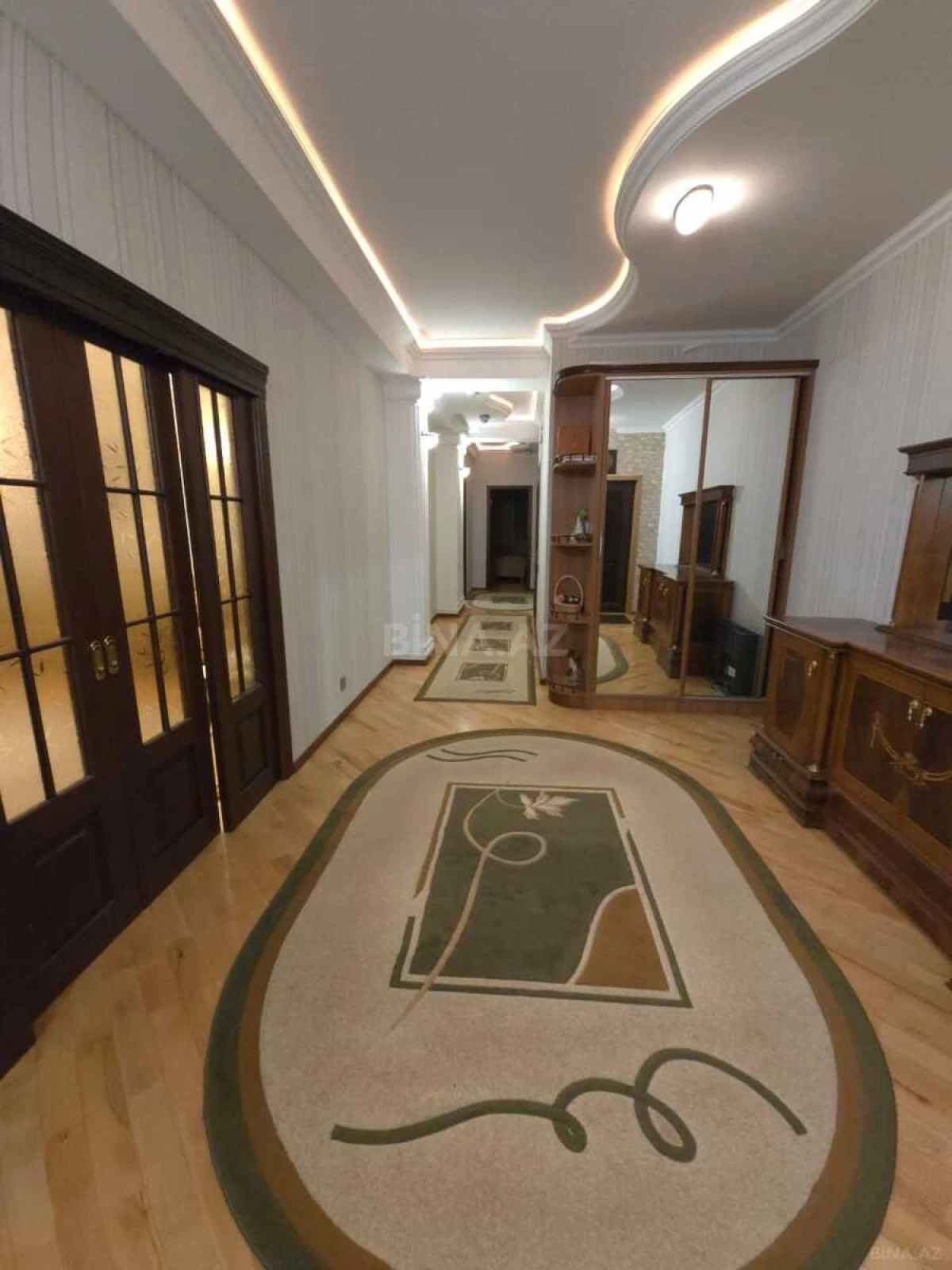 Satılır 4 otaqlı mənzil 152 m²