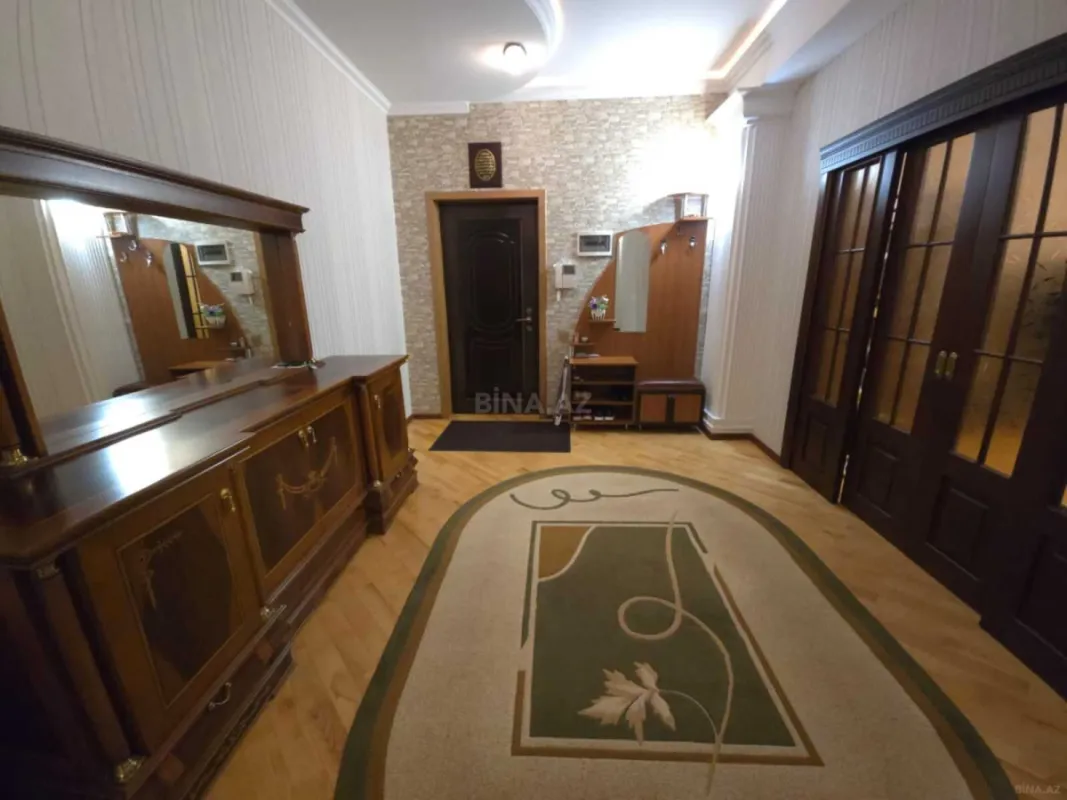 Satılır 4 otaqlı mənzil 152 m²