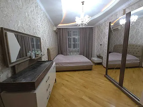 Satılır 4 otaqlı mənzil 152 m²