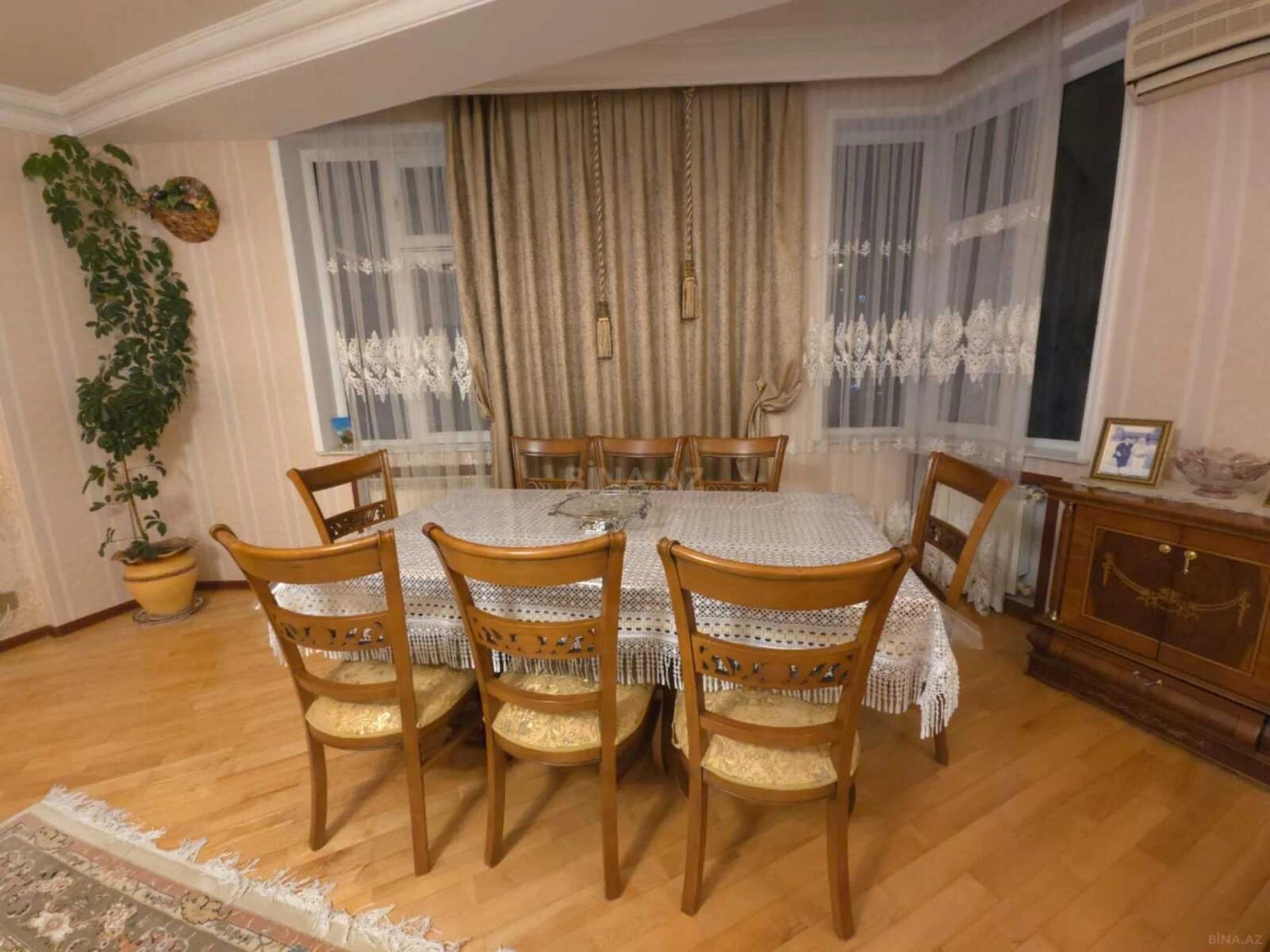 Satılır 4 otaqlı mənzil 152 m²