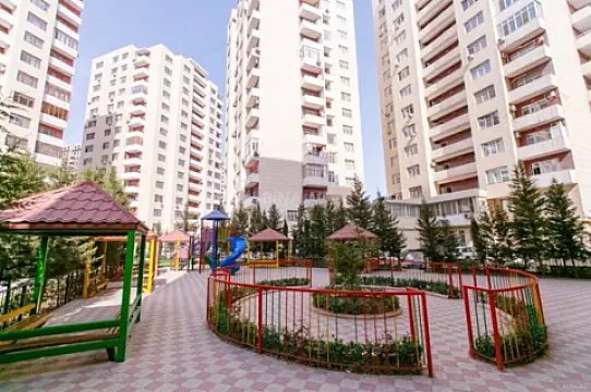 Satılır 4 otaqlı mənzil 185 m²
