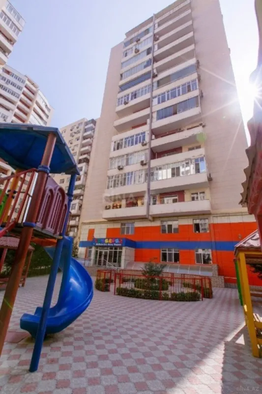 Satılır 4 otaqlı mənzil 185 m²
