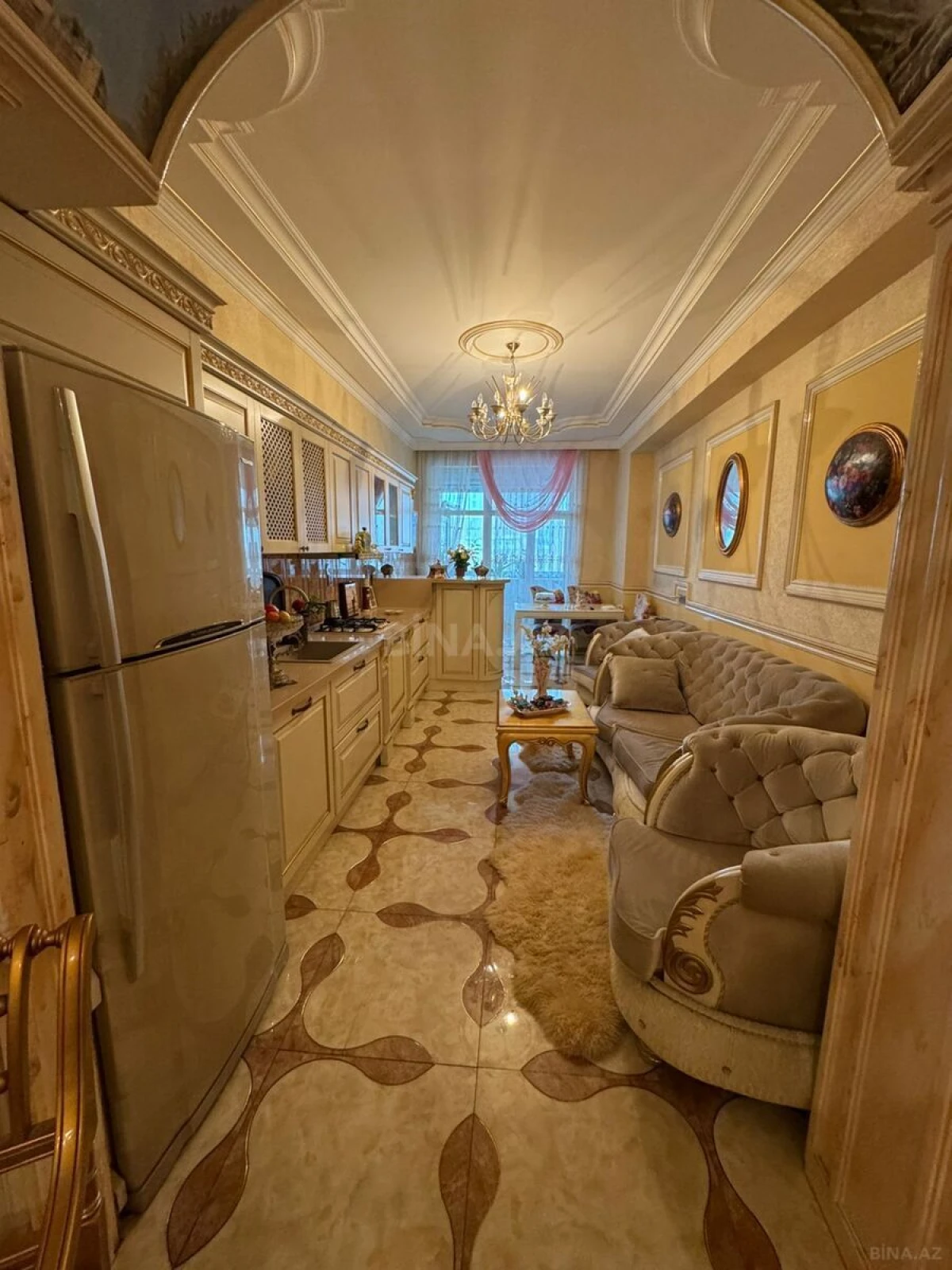 Satılır 4 otaqlı mənzil 185 m²