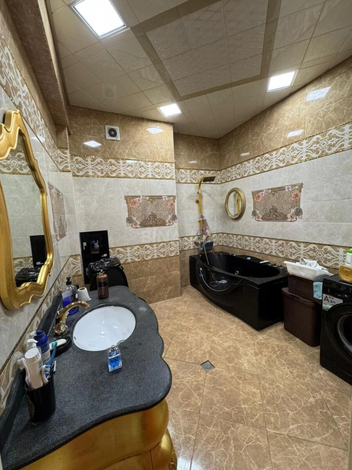 Satılır 4 otaqlı mənzil 185 m²