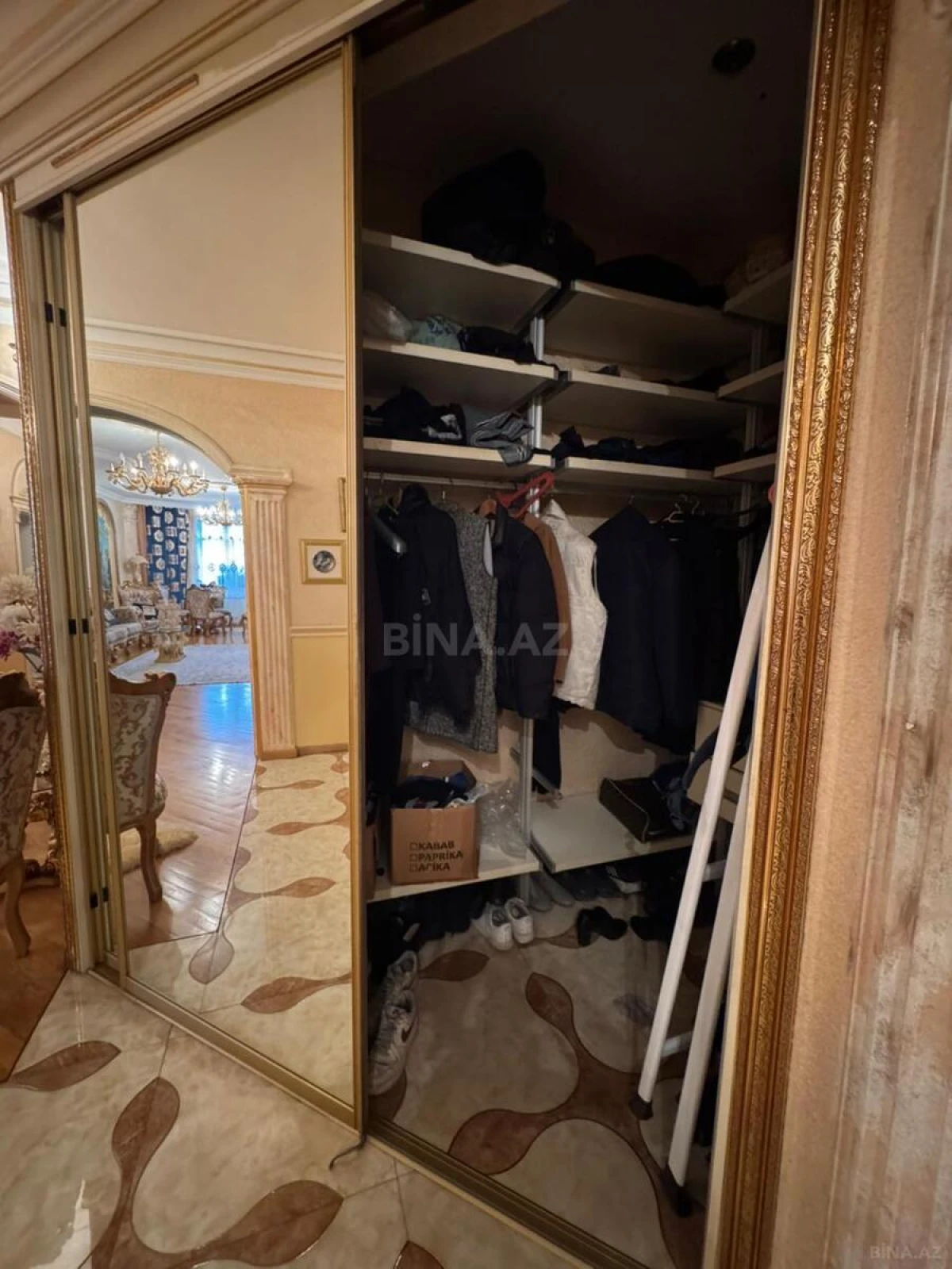 Satılır 4 otaqlı mənzil 185 m²