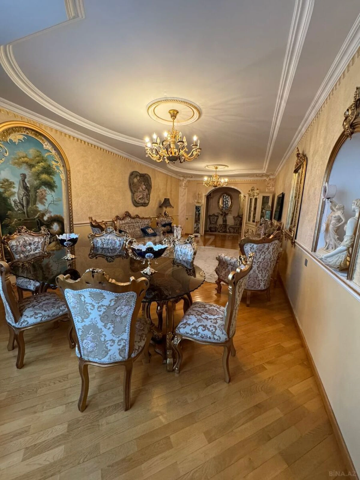 Satılır 4 otaqlı mənzil 185 m²