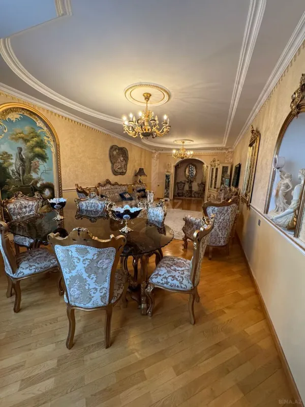 Satılır 4 otaqlı mənzil 185 m²